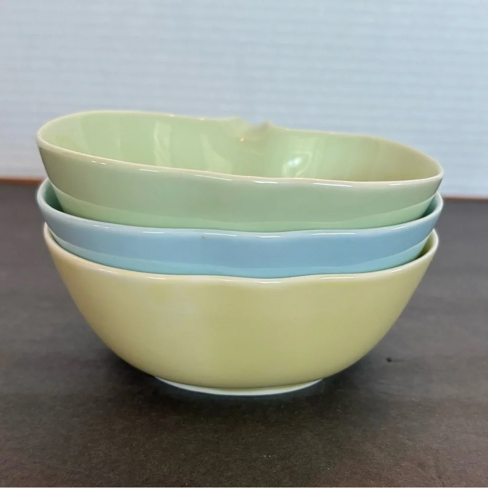 Horchow Apple Shaped Bowls  Japan 5” Set of 3 Vintage Green, Yellow, Blue Pastel